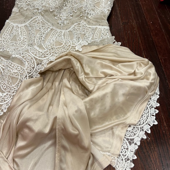 White lace and beaded lace midi dress with high neck and low back - Picture 9 of 15